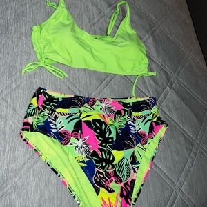 TOP AND BOTTOM bathing suit. Size xl